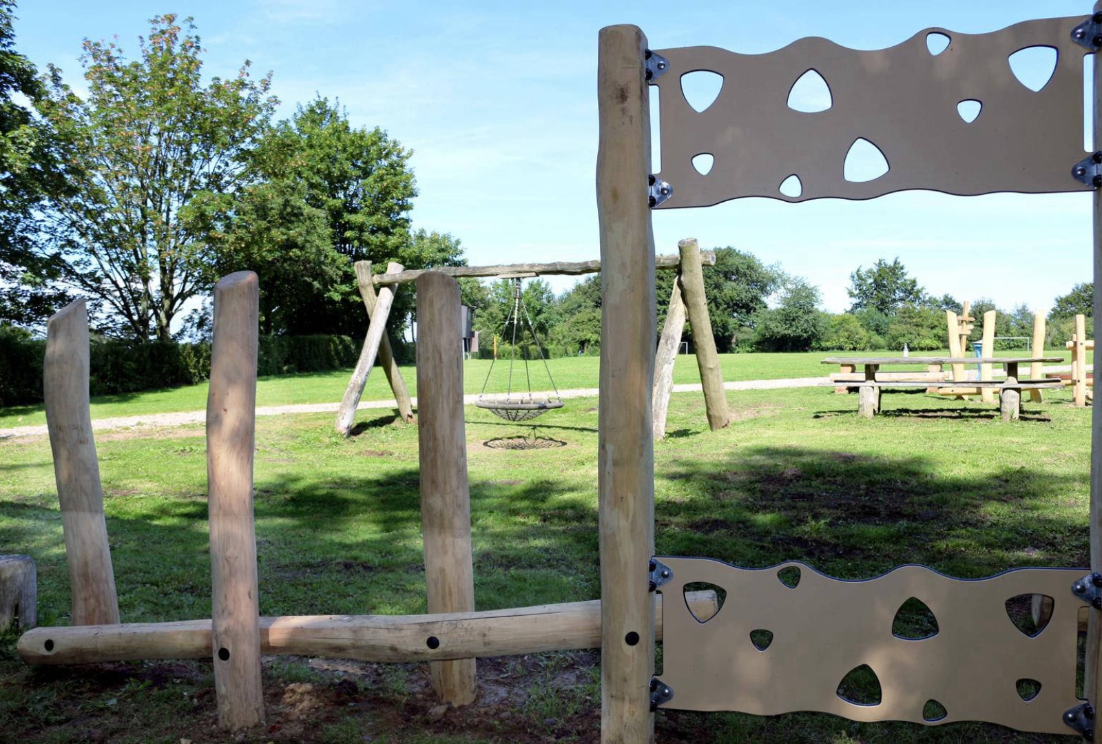 Ausstattung des Naturerlebnisspielplatzes der Bildungsstätte Knivsberg Ausstattung des Naturerlebnisspielplatzes der Bildungsstätte Knivsberg