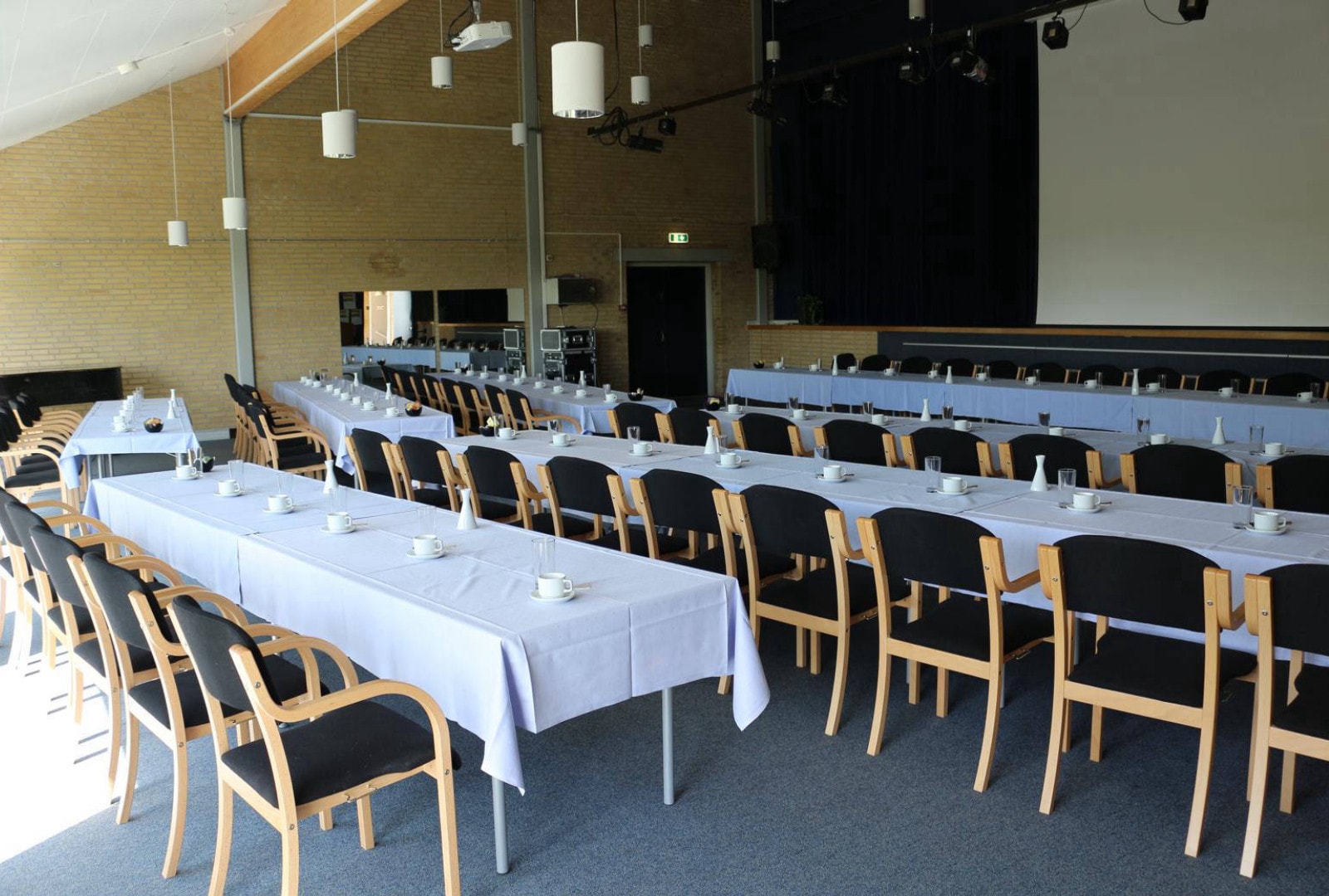 Ausstattung des Theatersaales der Bildungsstätte Knivsberg Ausstattung des Theatersaales der Bildungsstätte Knivsberg