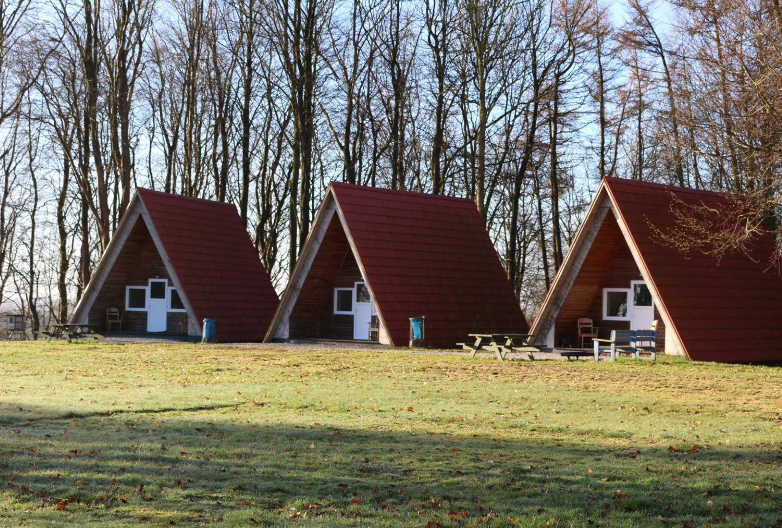 Erstellung von drei Holzhütten auf dem Knivsberg Erstellung von drei Holzhütten auf dem Knivsberg